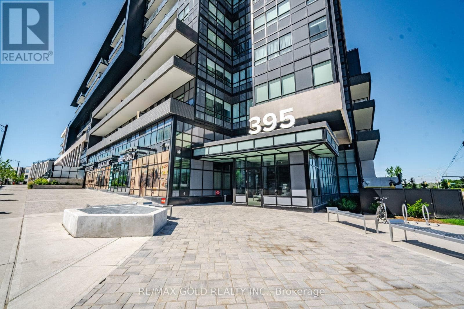 Photo of 243 - 395 DUNDAS STREET W