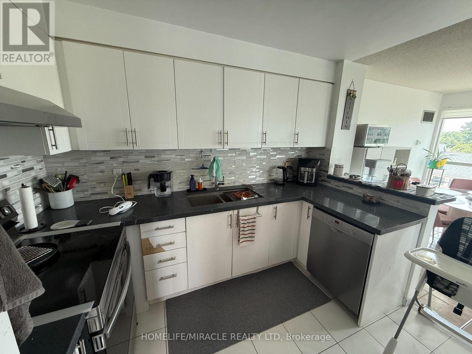 Photo of 609 - 2177 BURNHAMTHORPE ROAD