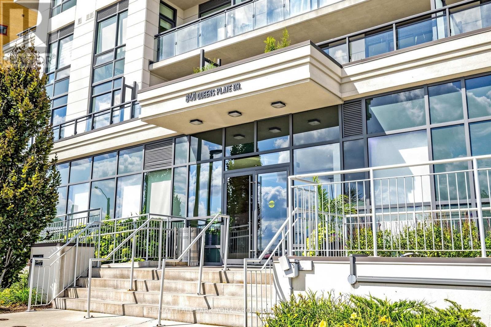 Photo of 612 - 840 QUEEN'S PLATE DRIVE