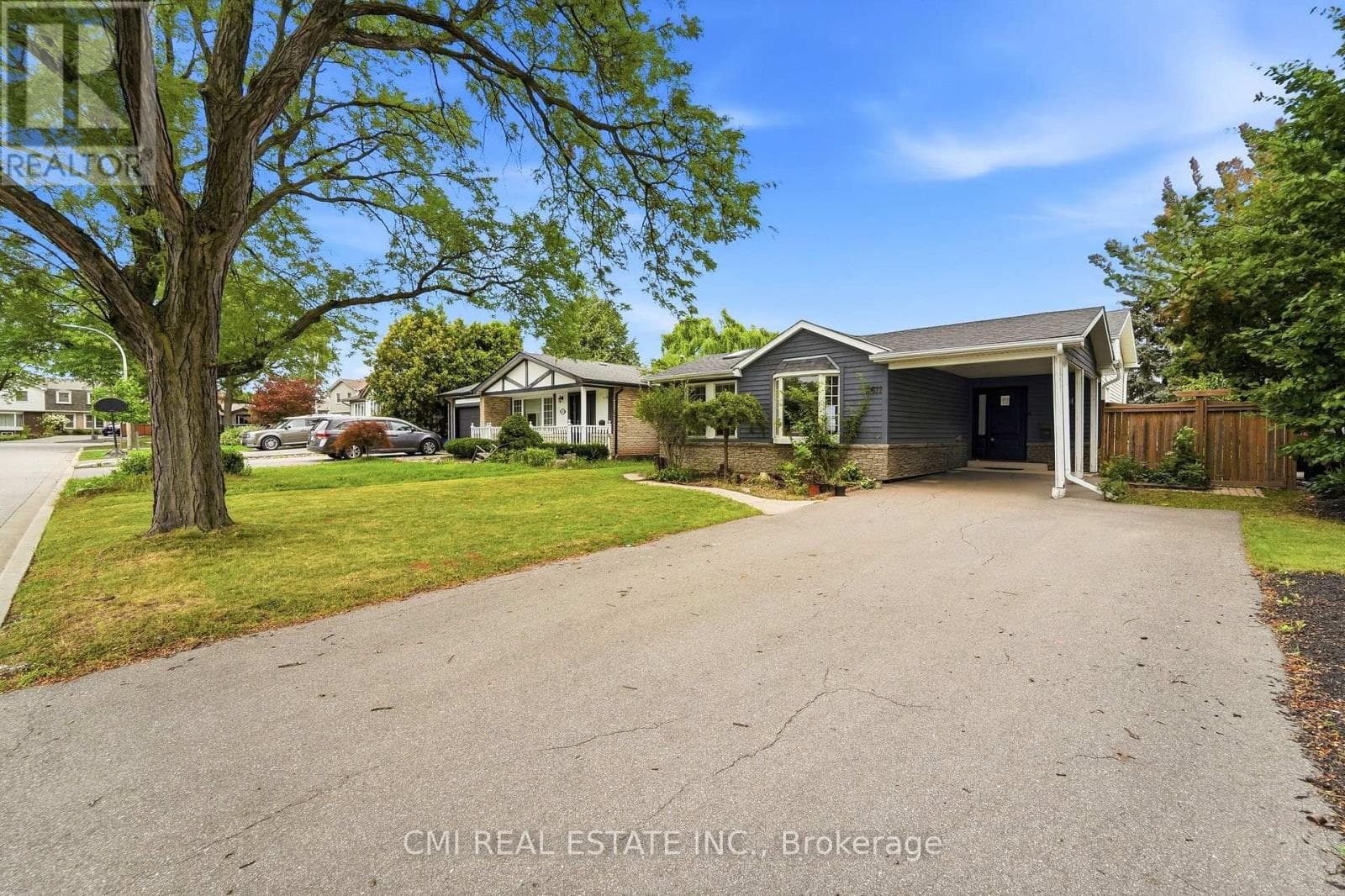 Photo of 677 LOMOND CRESCENT