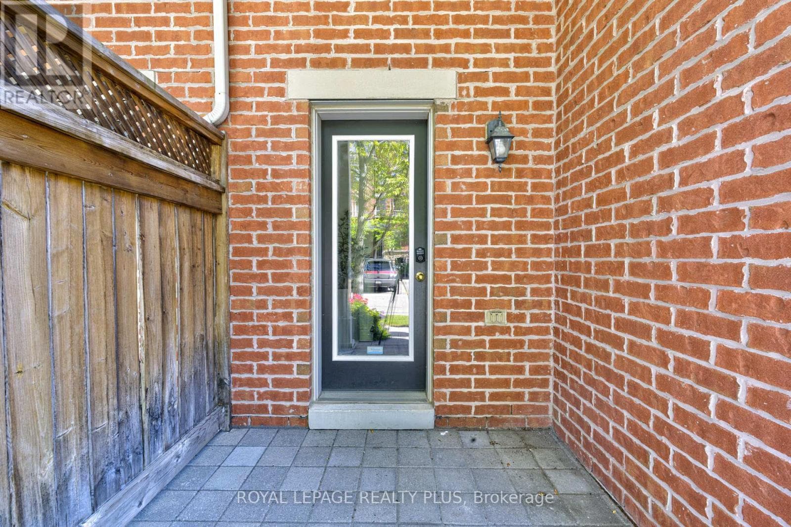 Photo of 1 - 5750 TOSCA DRIVE