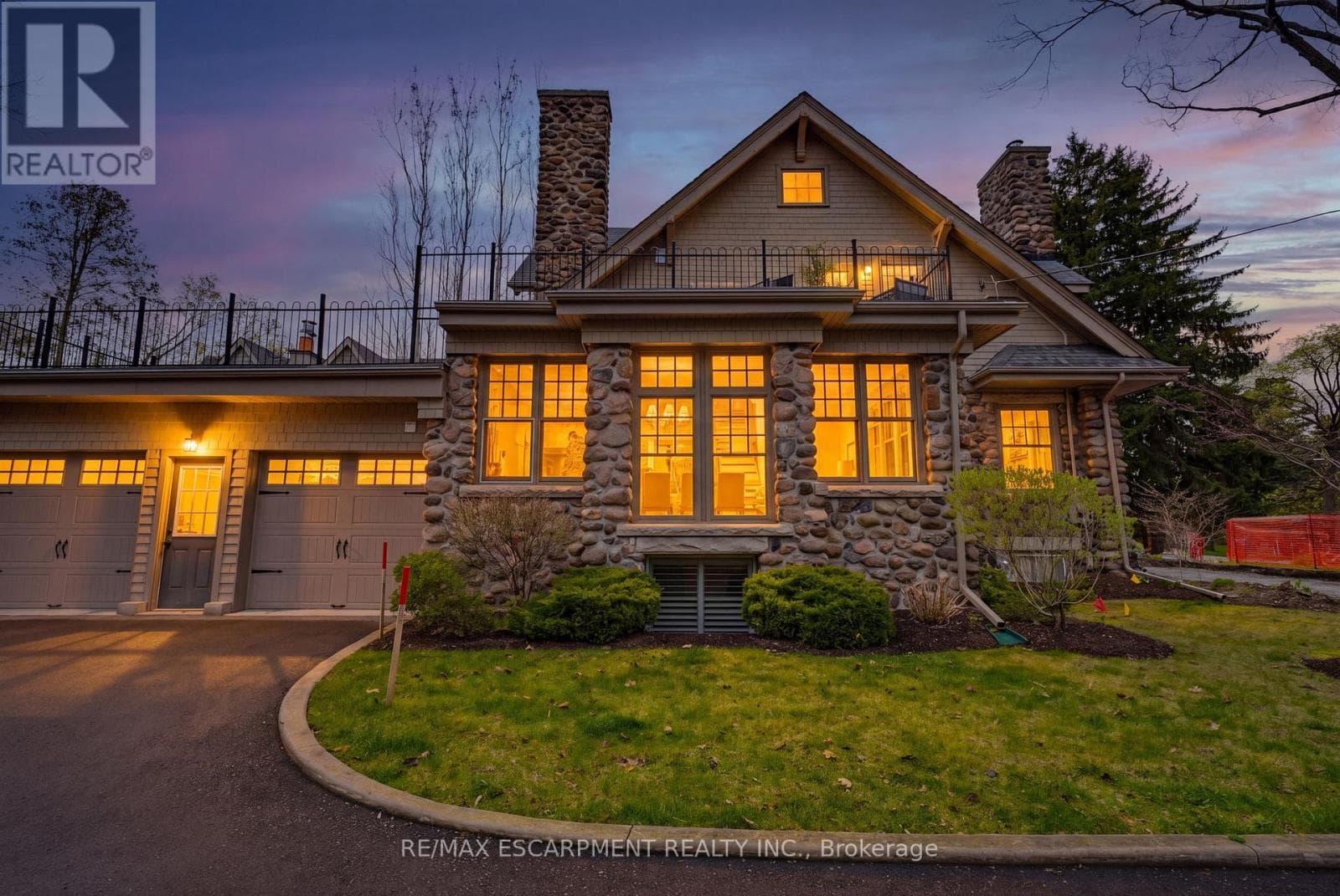 Photo of 3083 LAKESHORE ROAD