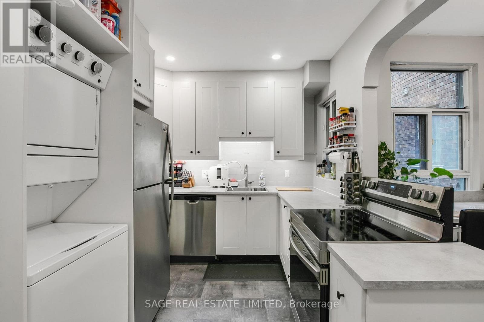 Photo of 204 - 1840 BATHURST STREET
