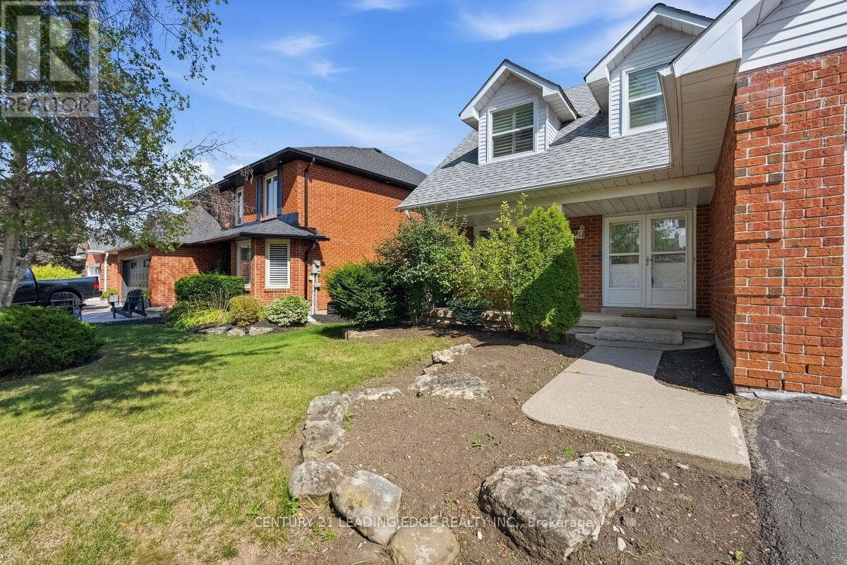 Photo of 2409 BUTTERNUT CRESCENT