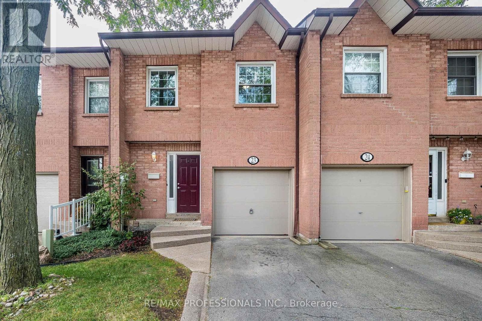 Photo of 23 - 2004 GLENADA CRESCENT