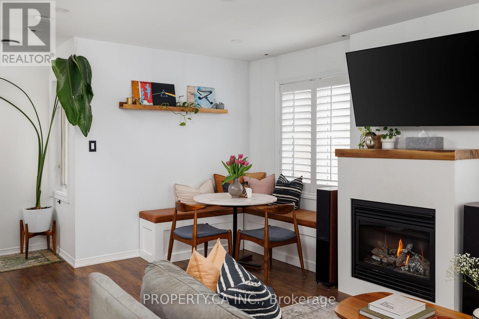 Photo of 819 - 12 SUDBURY STREET