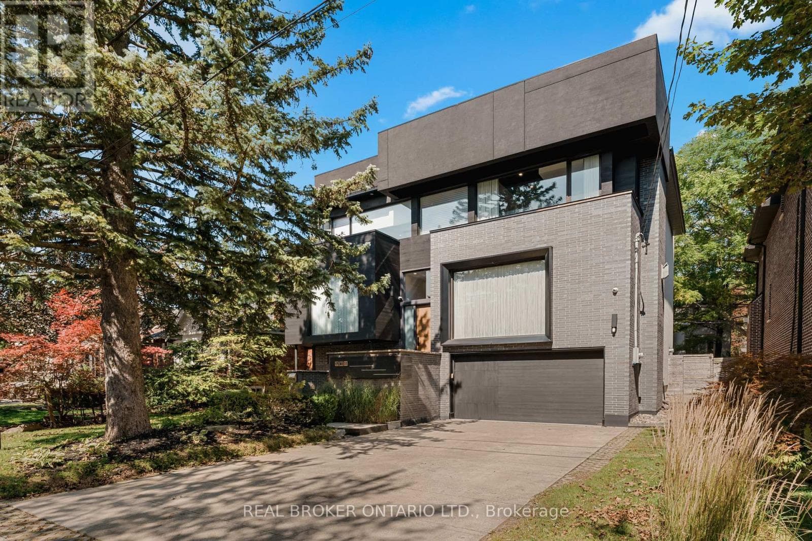 Photo of 436 GLENGARRY AVENUE