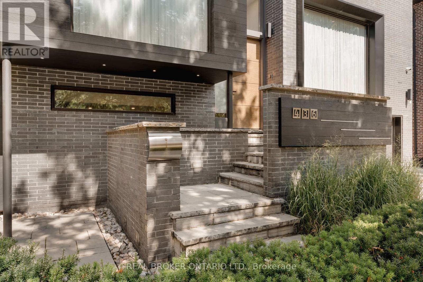 Photo of 436 GLENGARRY AVENUE