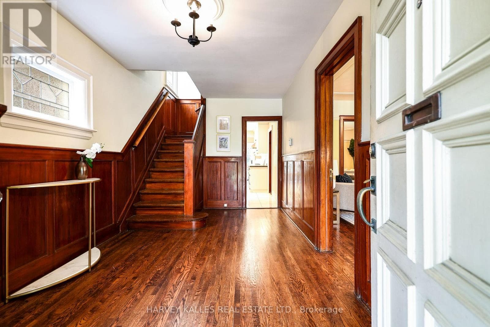 Photo of 617 LONSDALE ROAD