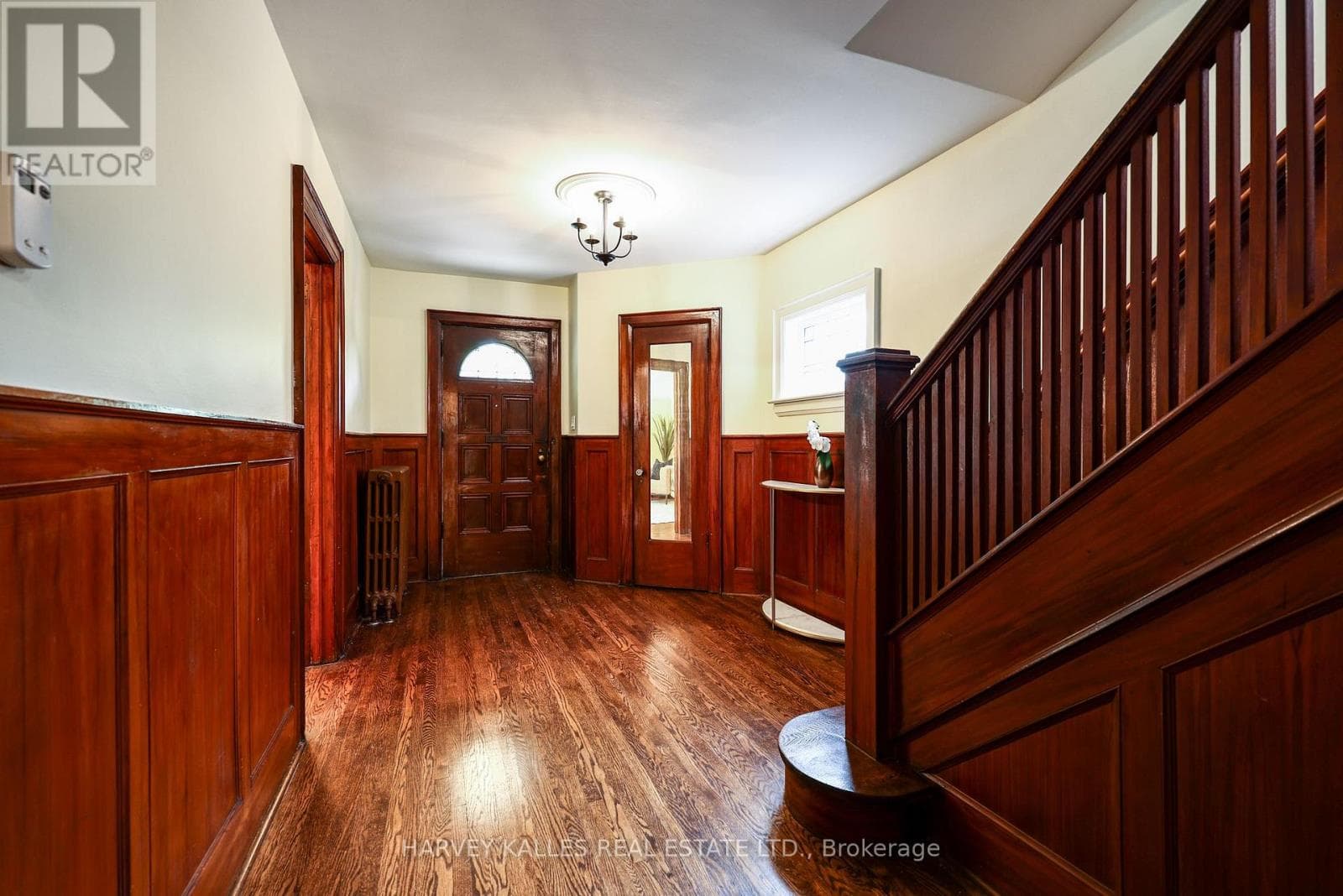 Photo of 617 LONSDALE ROAD