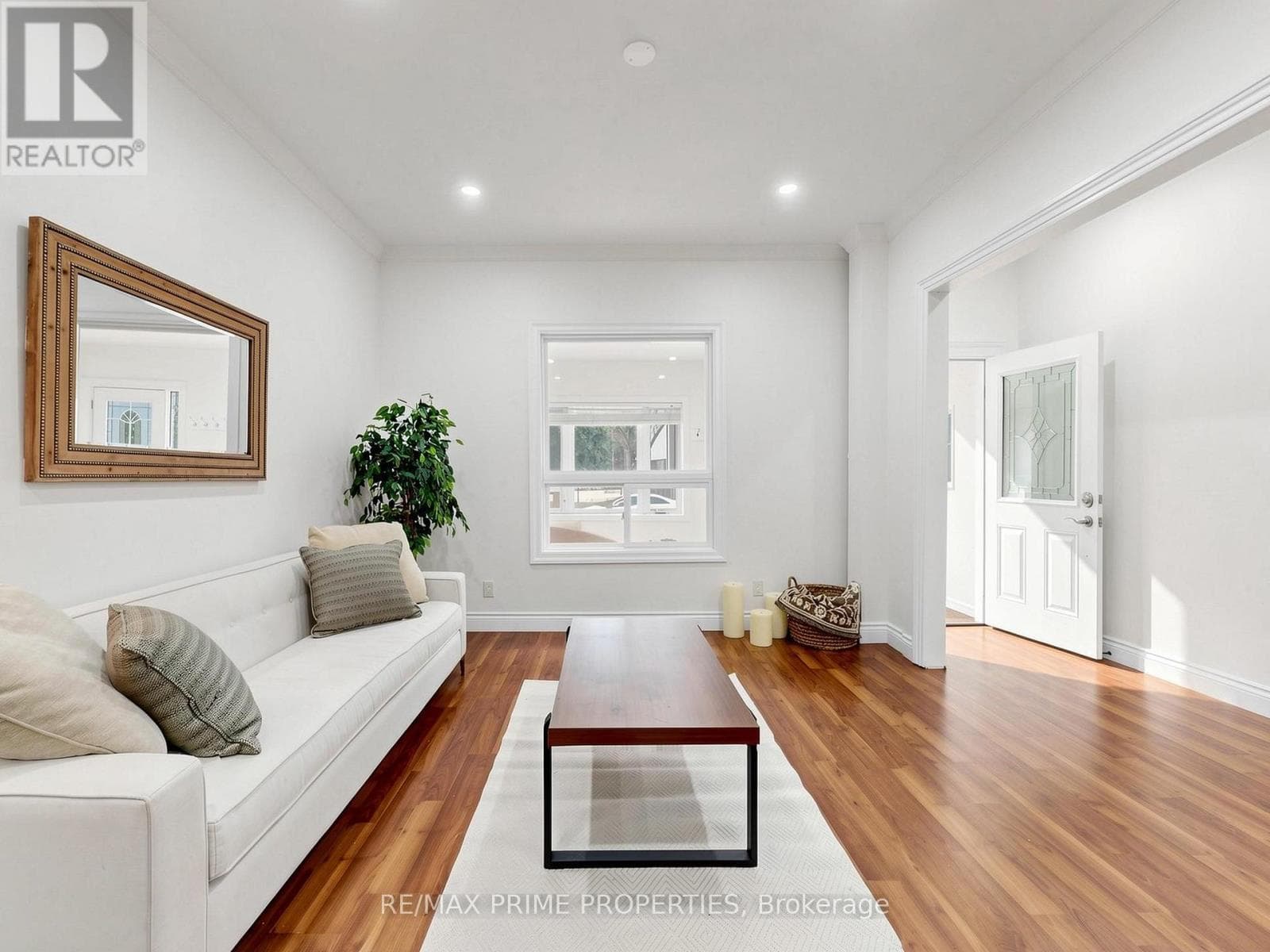 Photo of 18 DENTONIA PARK AVENUE S