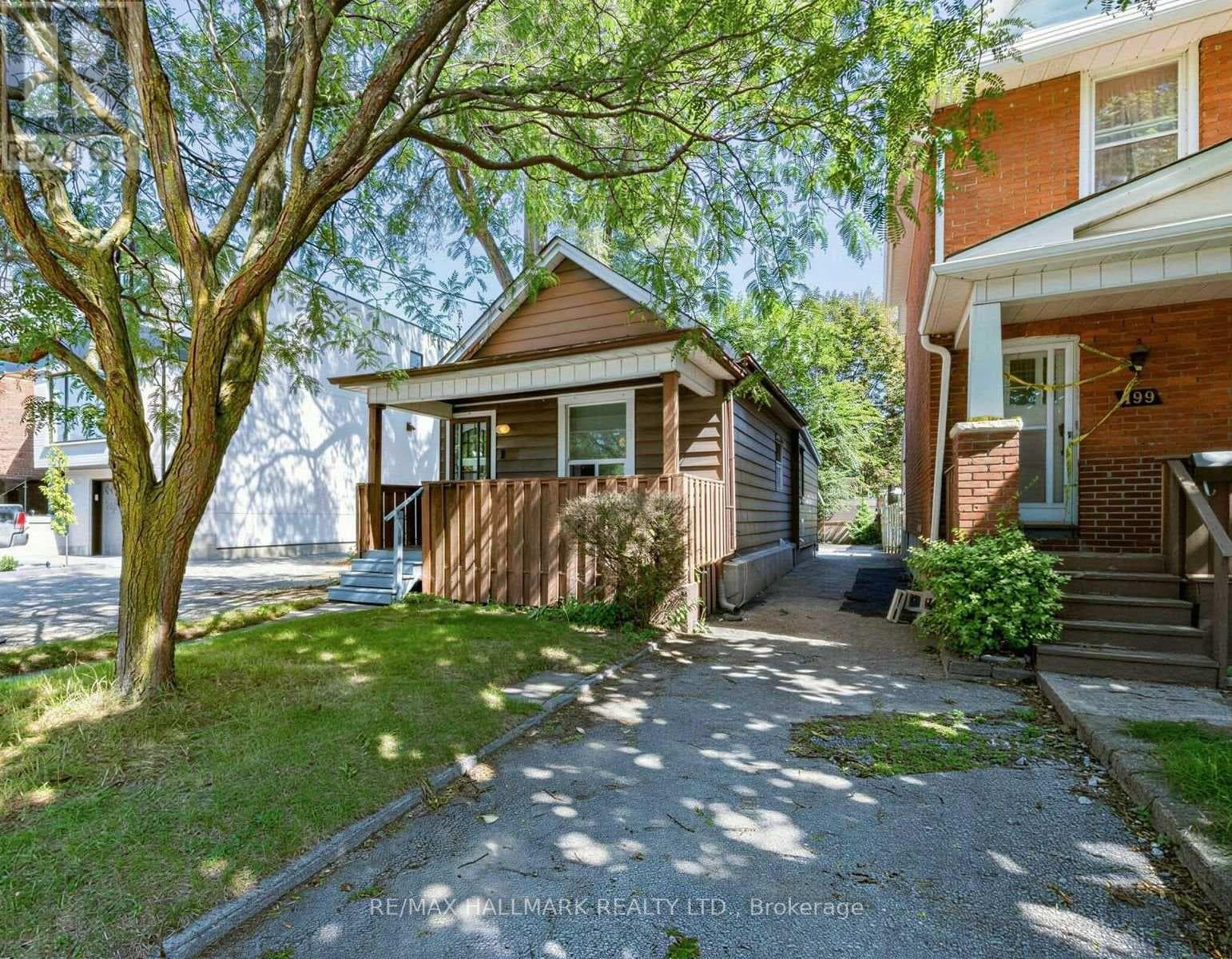 Photo of 201 LINSMORE CRESCENT