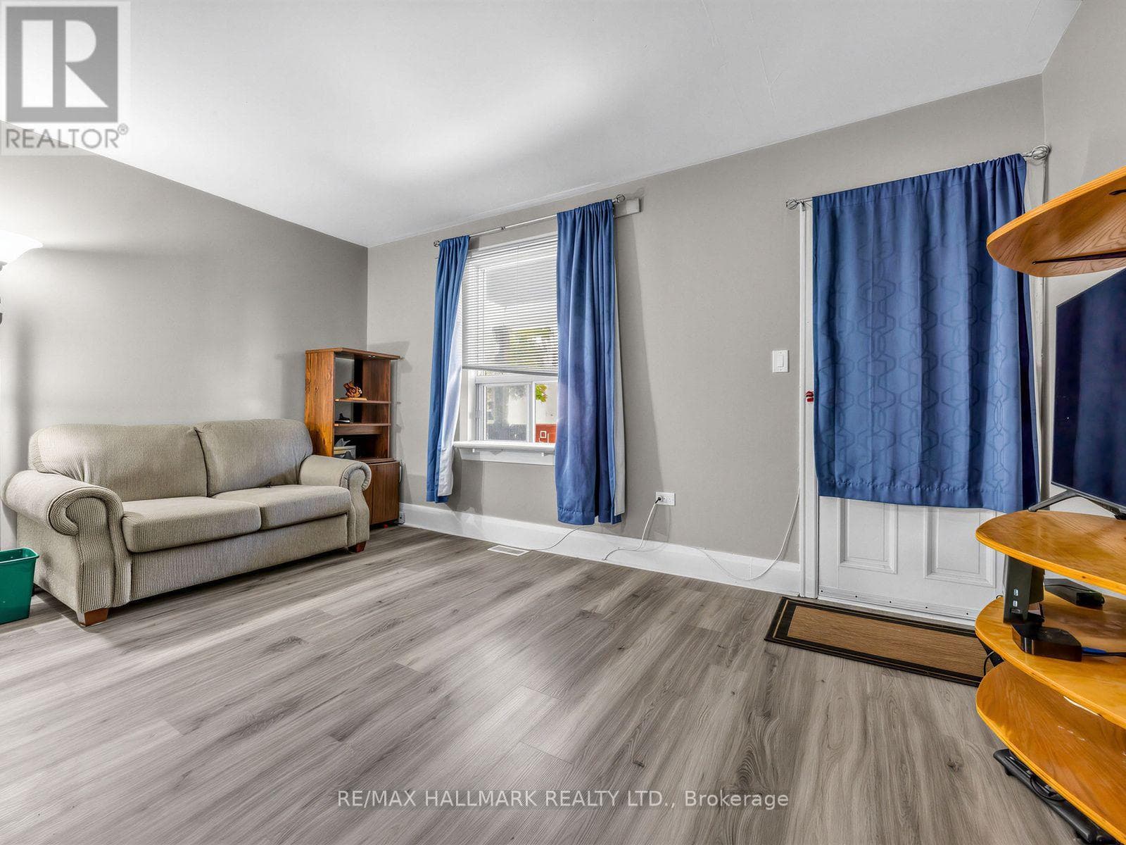 Photo of 201 LINSMORE CRESCENT