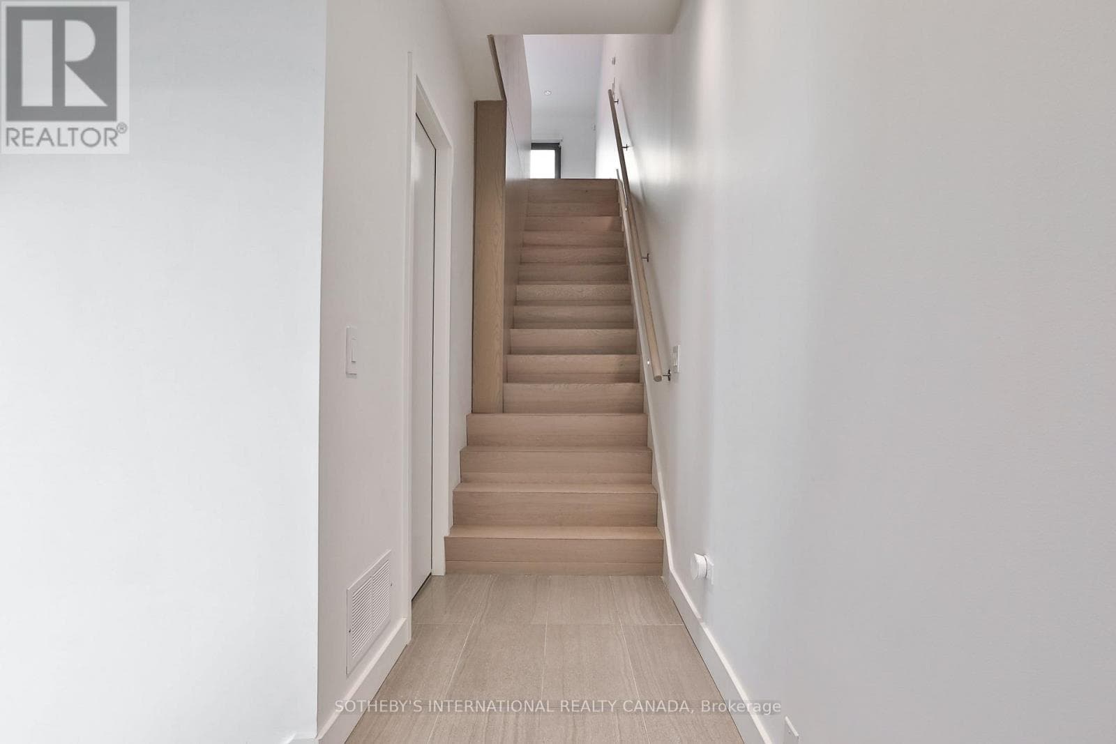 Photo of 352B HARBORD STREET