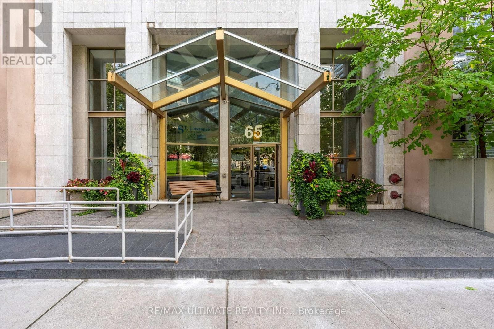 Photo of 513 - 65 SCADDING AVENUE