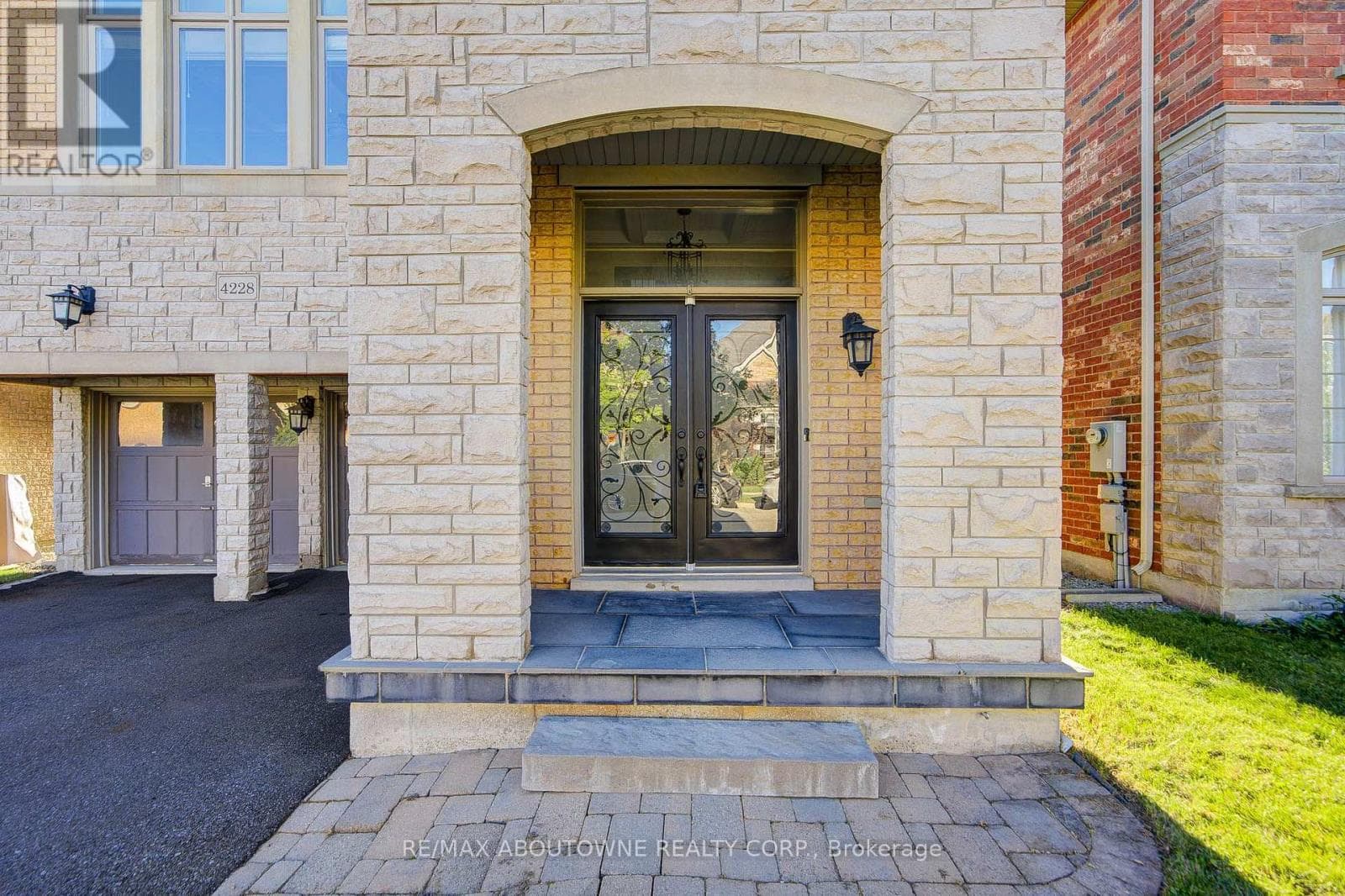 Photo of 4228 FULLER CRESCENT
