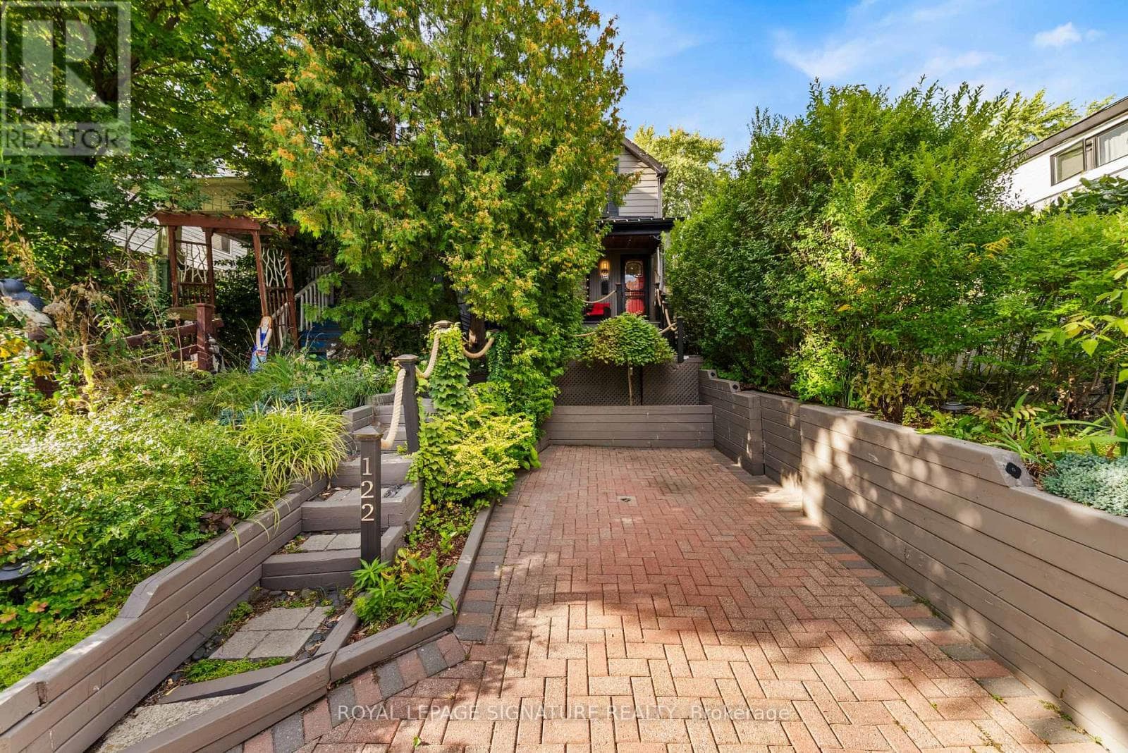 Photo of 122 DUVERNET AVENUE