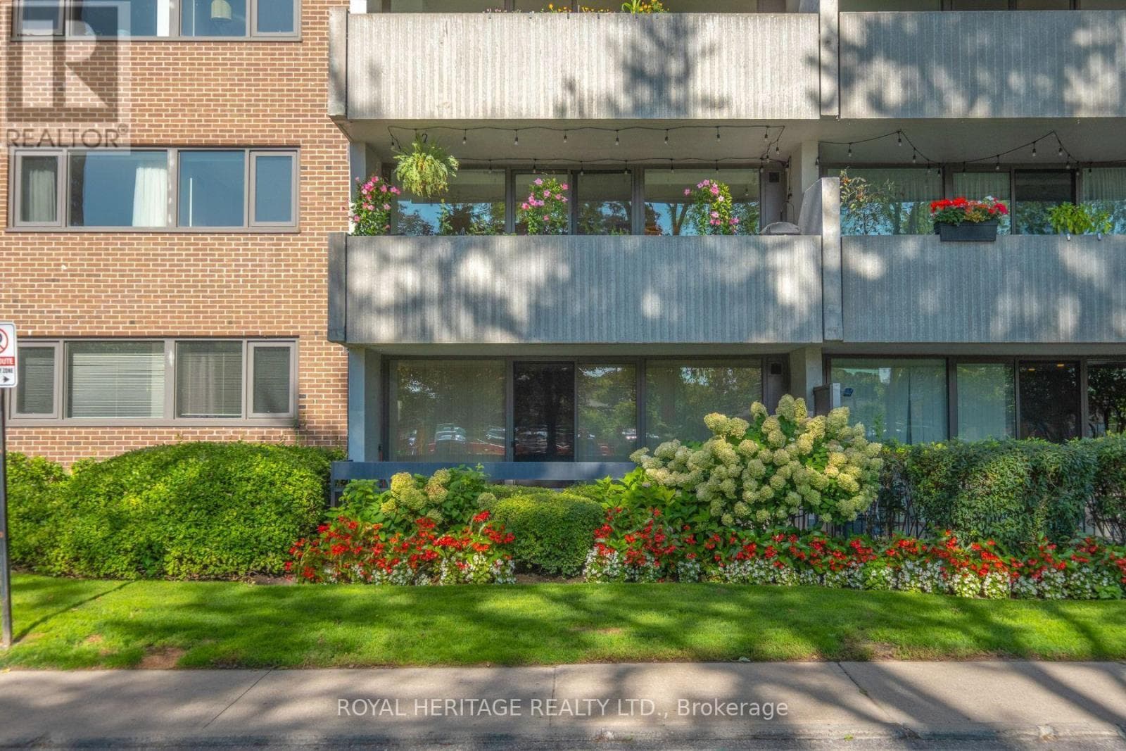 Photo of 104 - 260 SCARLETT ROAD