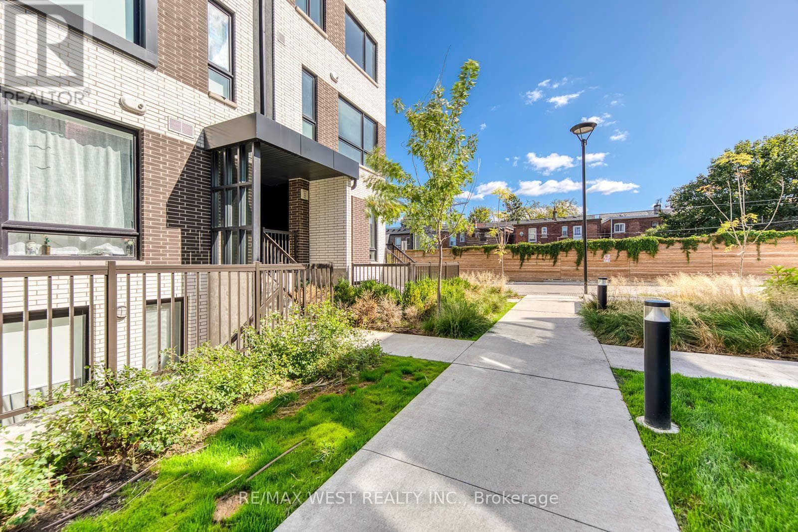 Photo of 3 - 40 ED CLARK GARDENS BOULEVARD