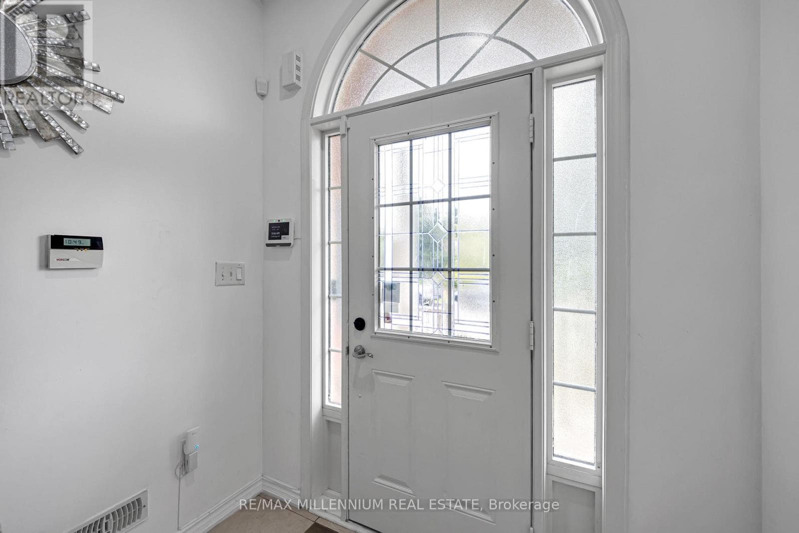 Photo of 39 DECKER HOLLOW CIRCLE