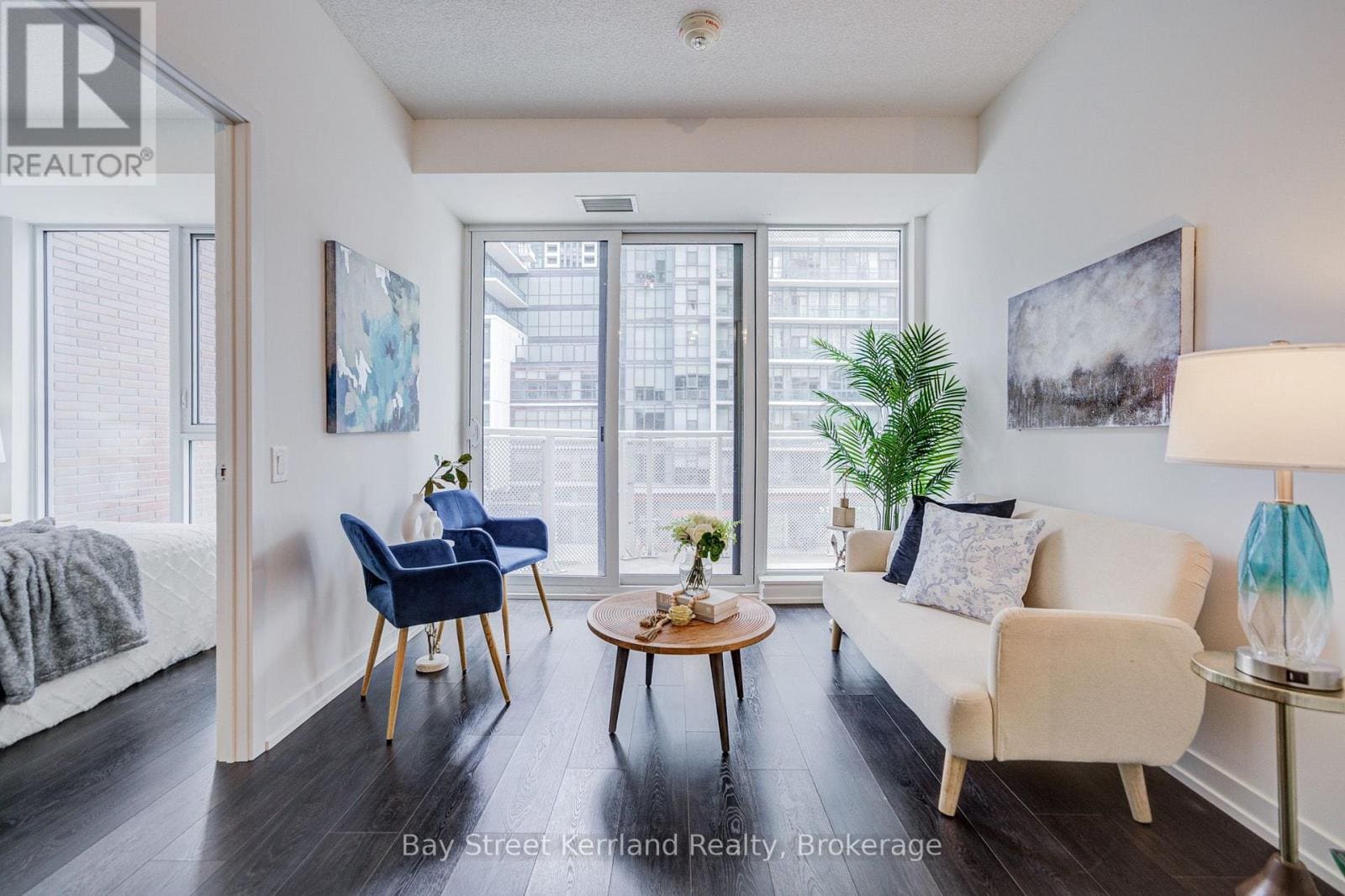 4065 Confederation Parkway #402