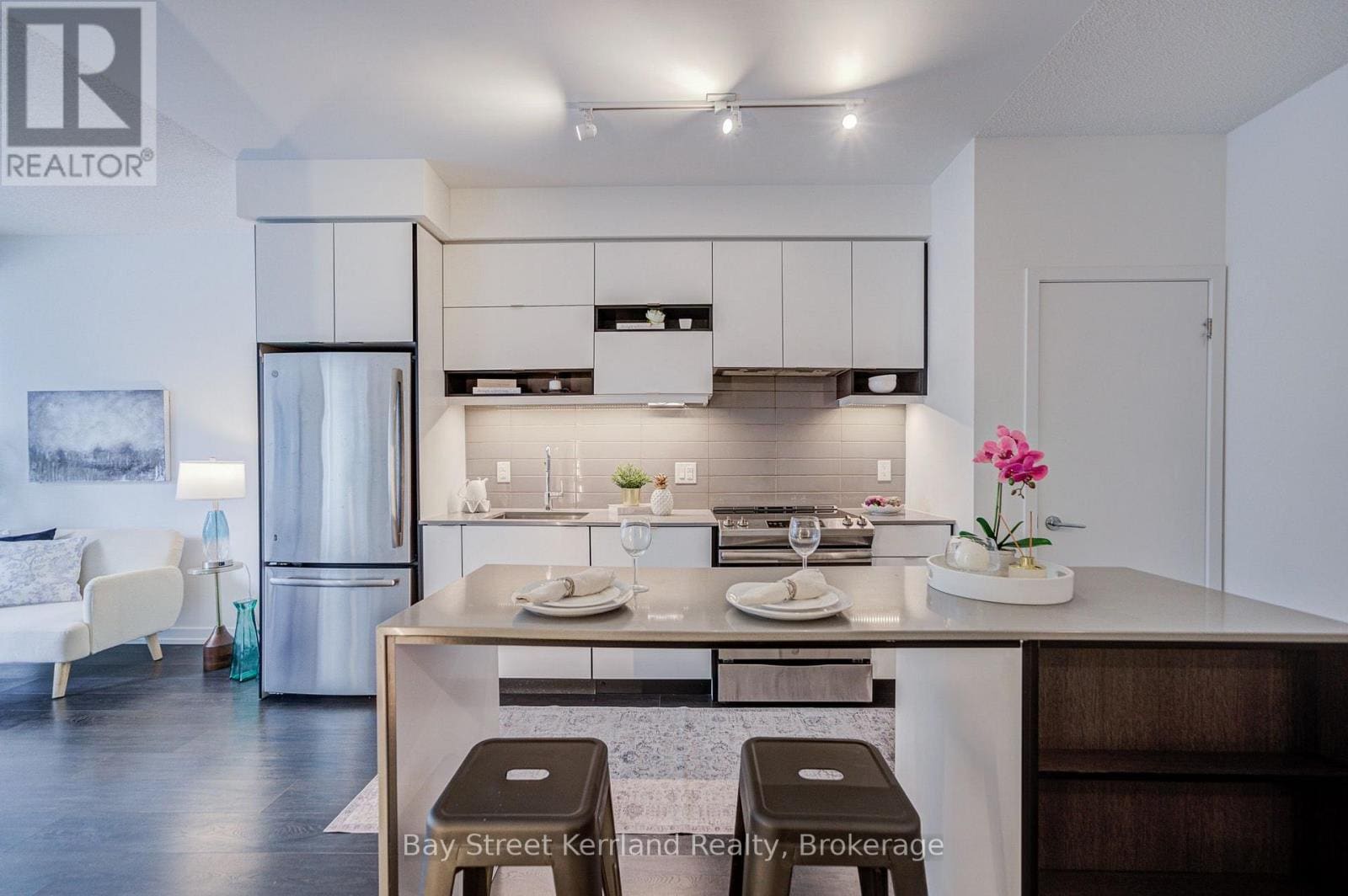 4065 Confederation Parkway #402