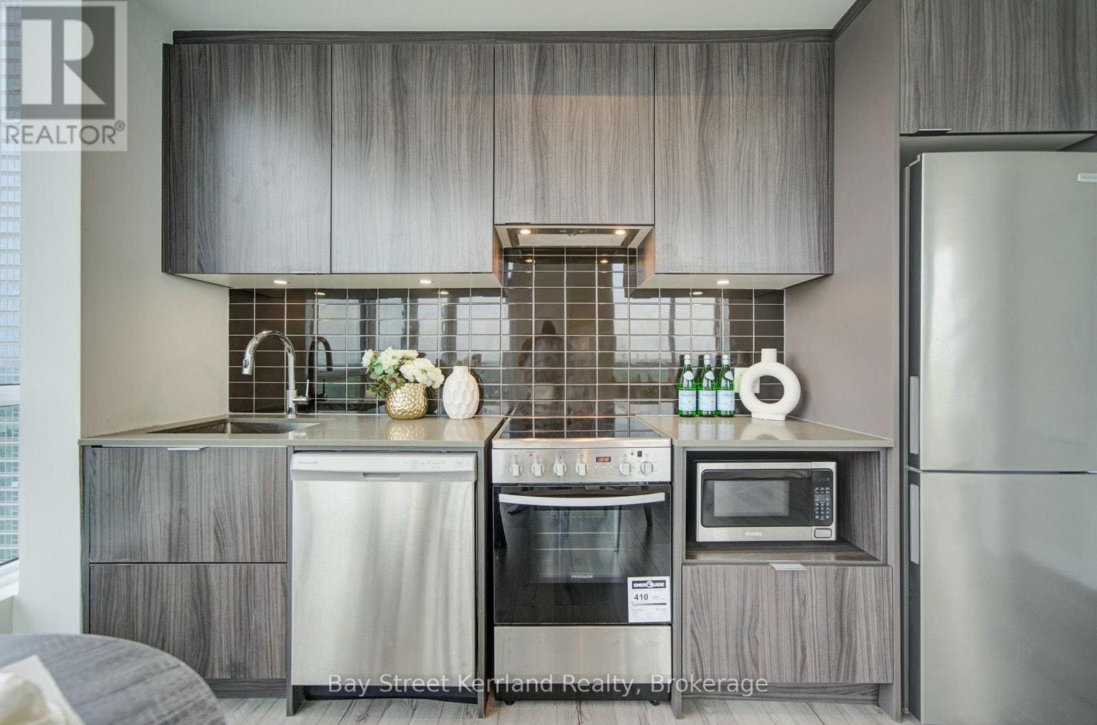 395 Bloor St E #2808