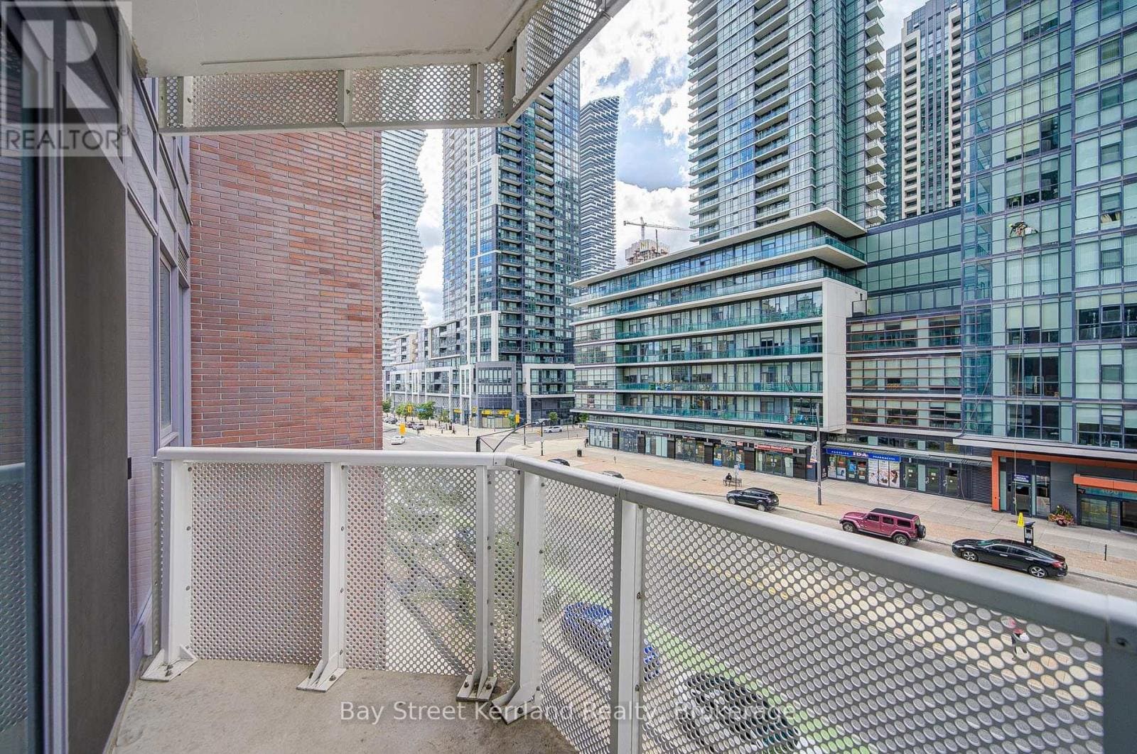4065 Confederation Parkway #402