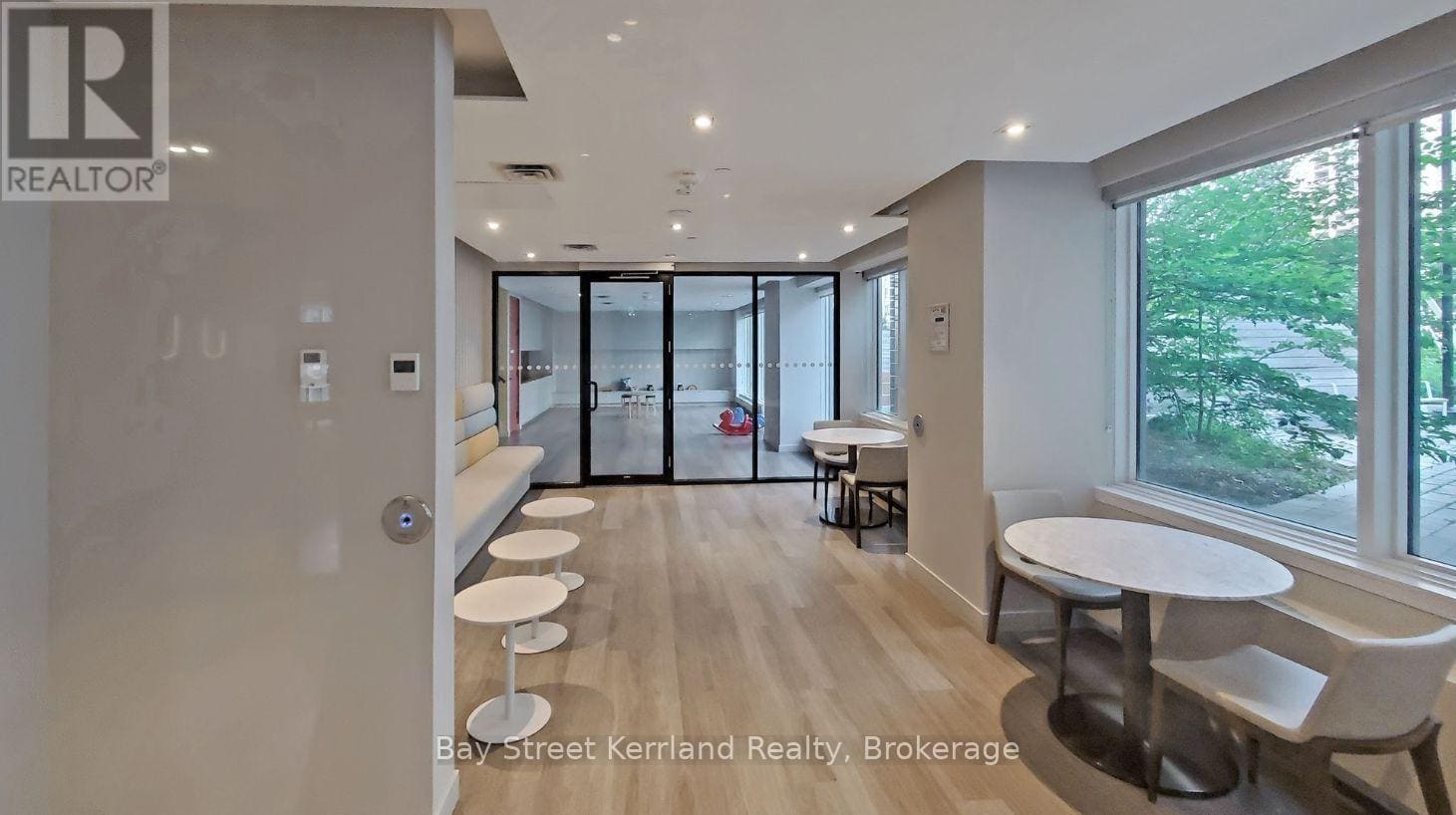 4065 Confederation Parkway #402