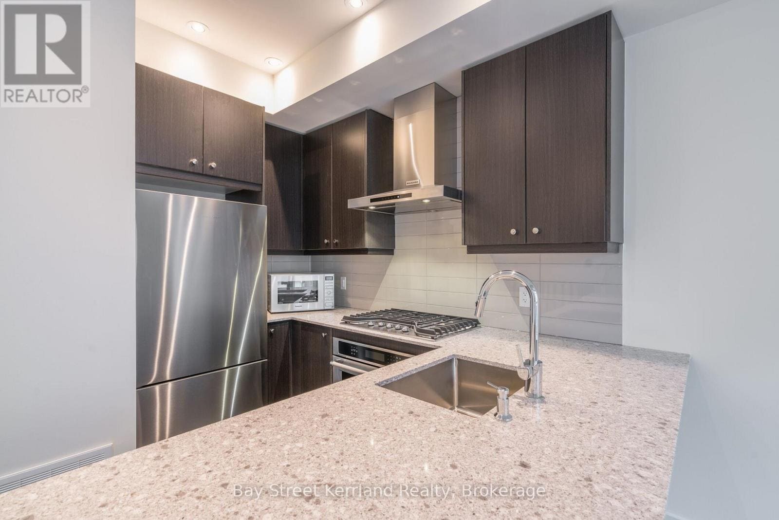 52 Holmes Ave W #5