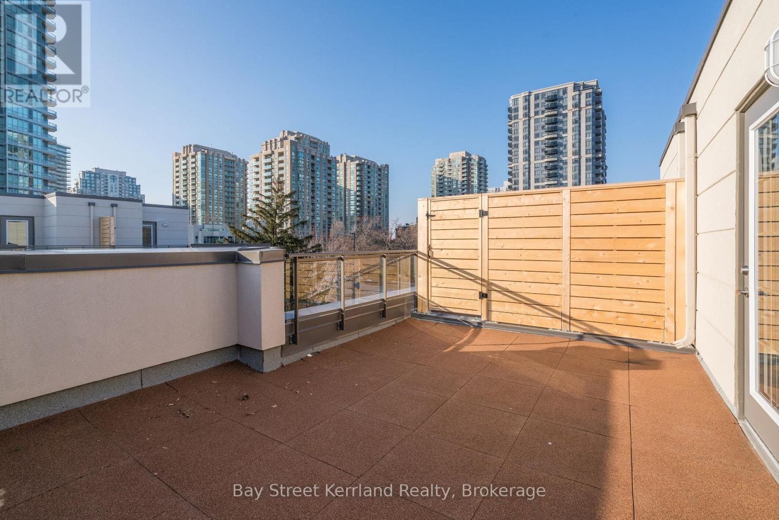 52 Holmes Ave W #5
