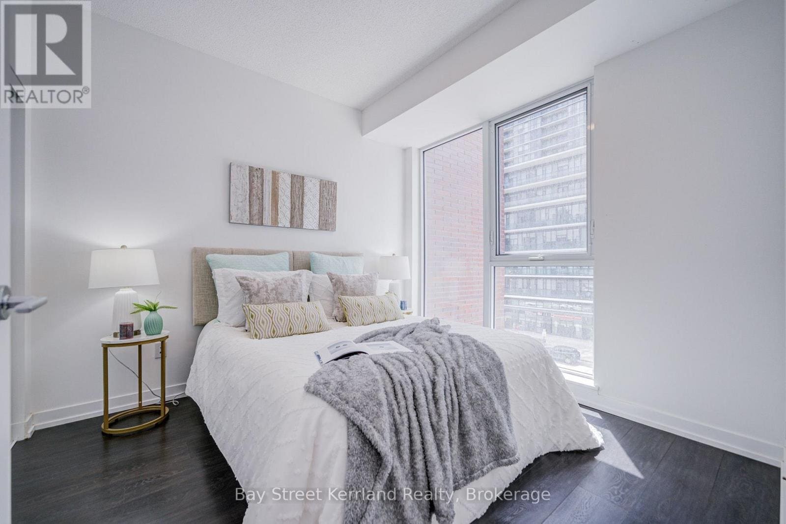4065 Confederation Parkway #402