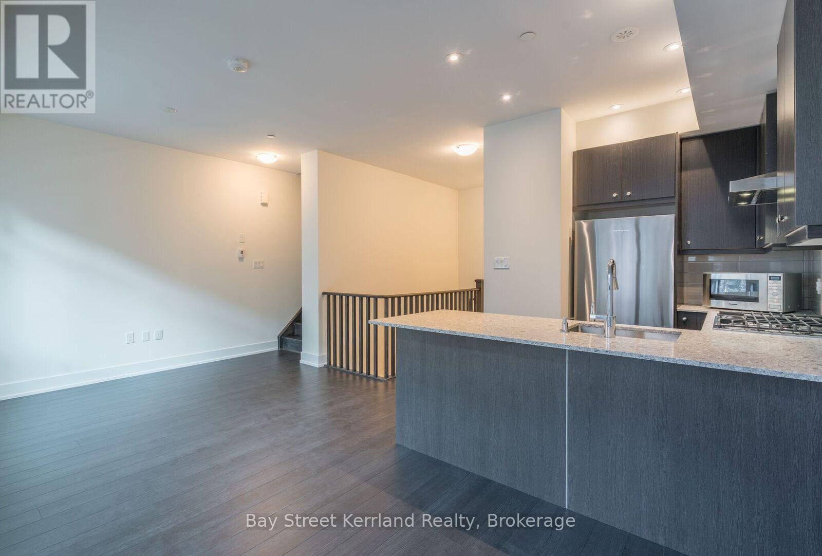 52 Holmes Ave W #5