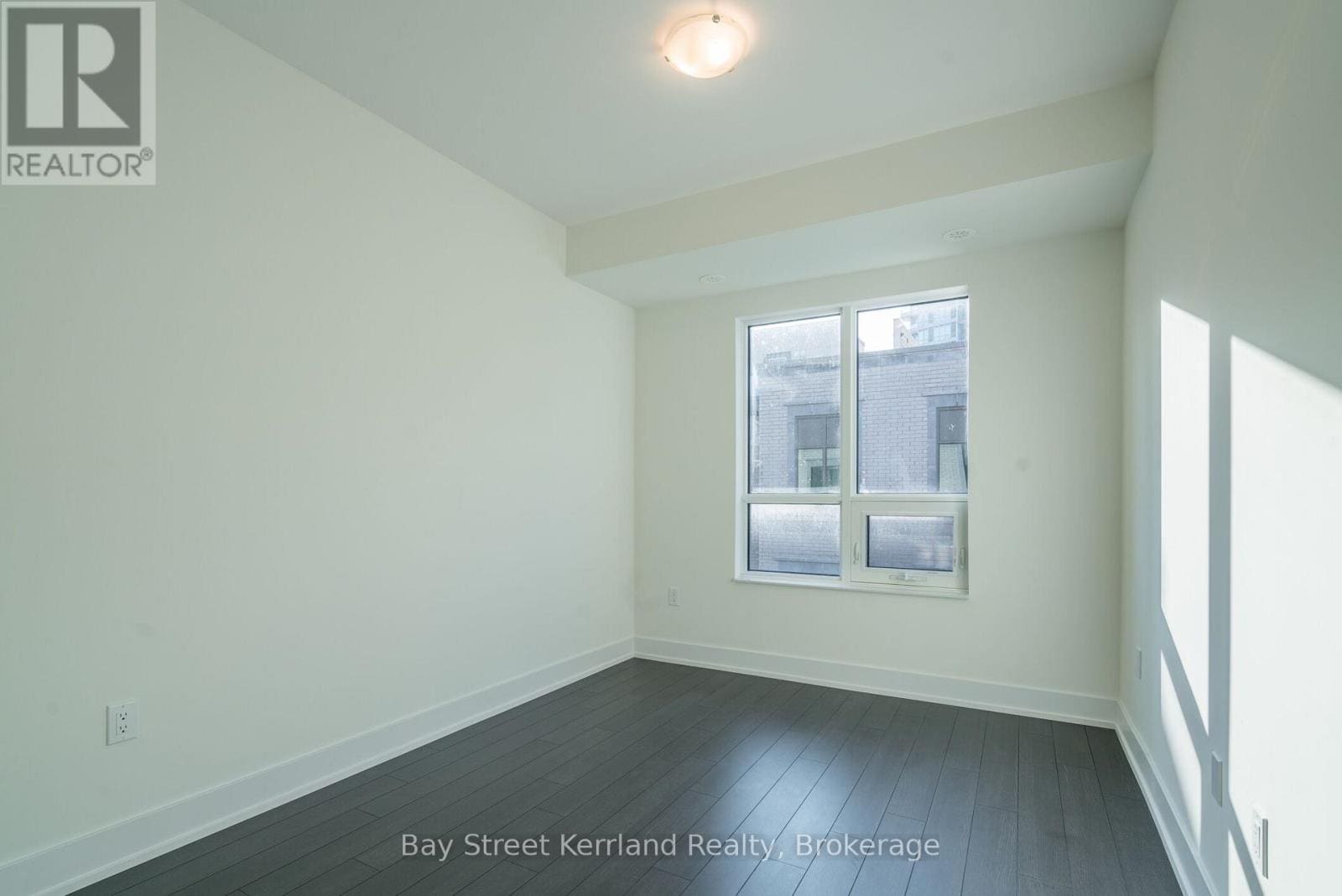 52 Holmes Ave W #5