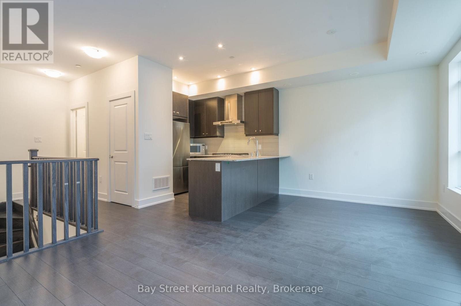 52 Holmes Ave W #5