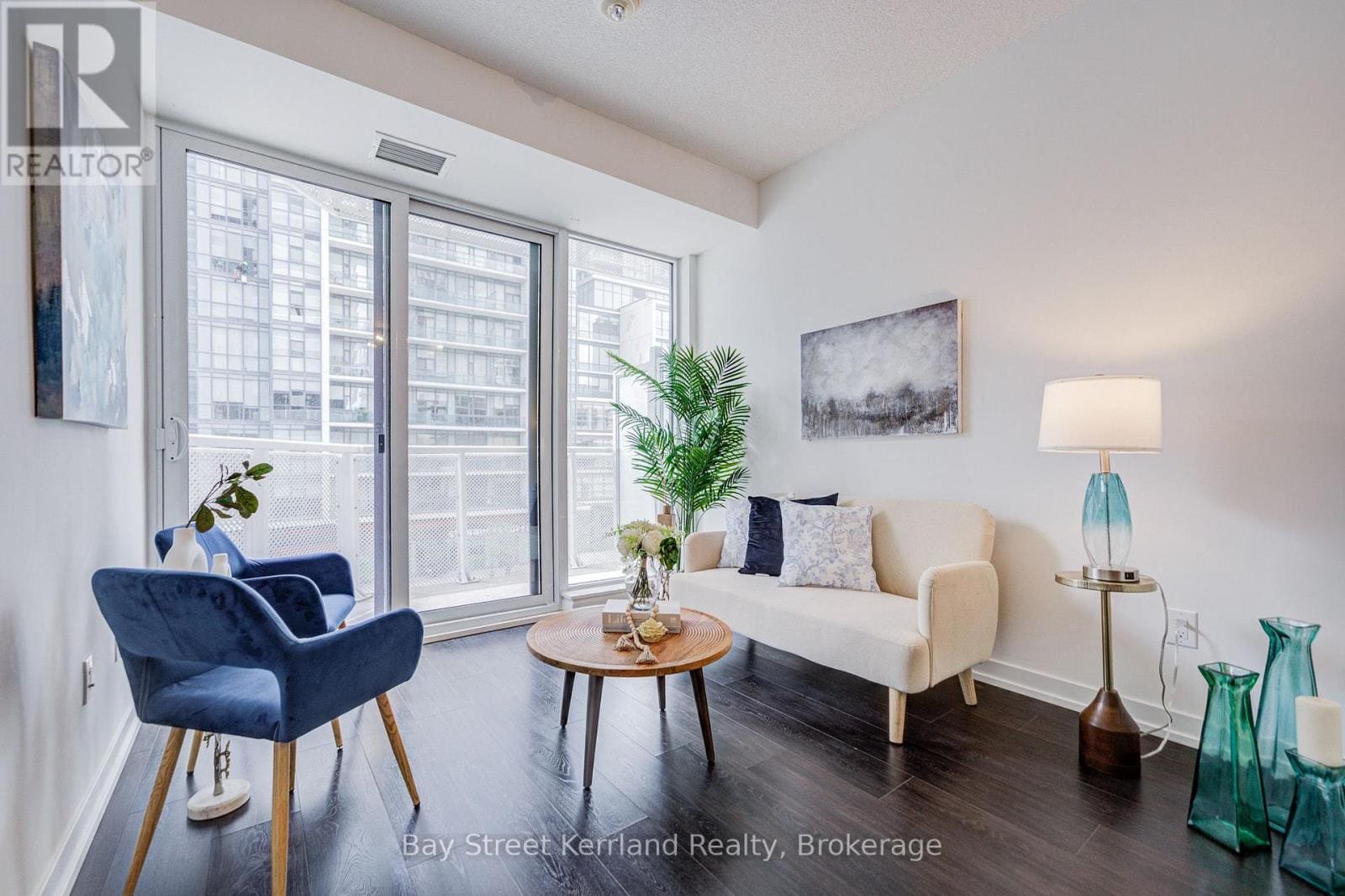 4065 Confederation Parkway #402