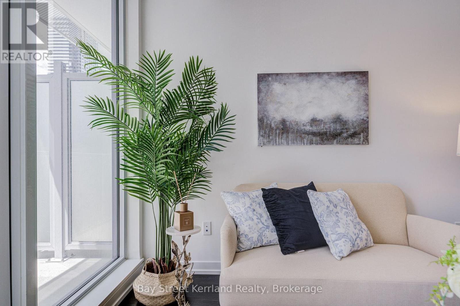 4065 Confederation Parkway #402