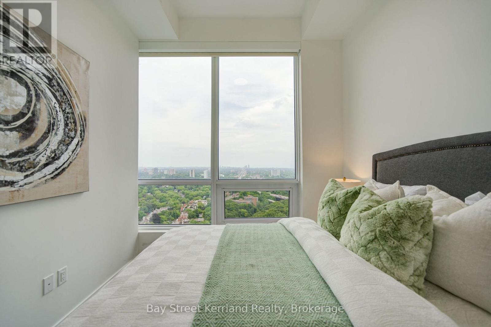 395 Bloor St E #2808