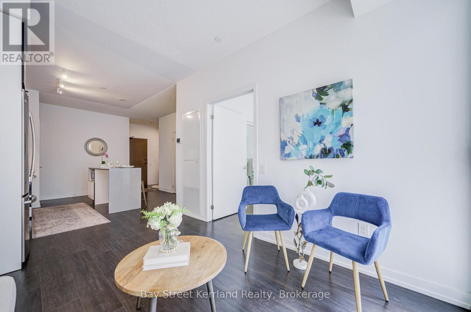 4065 Confederation Parkway #402