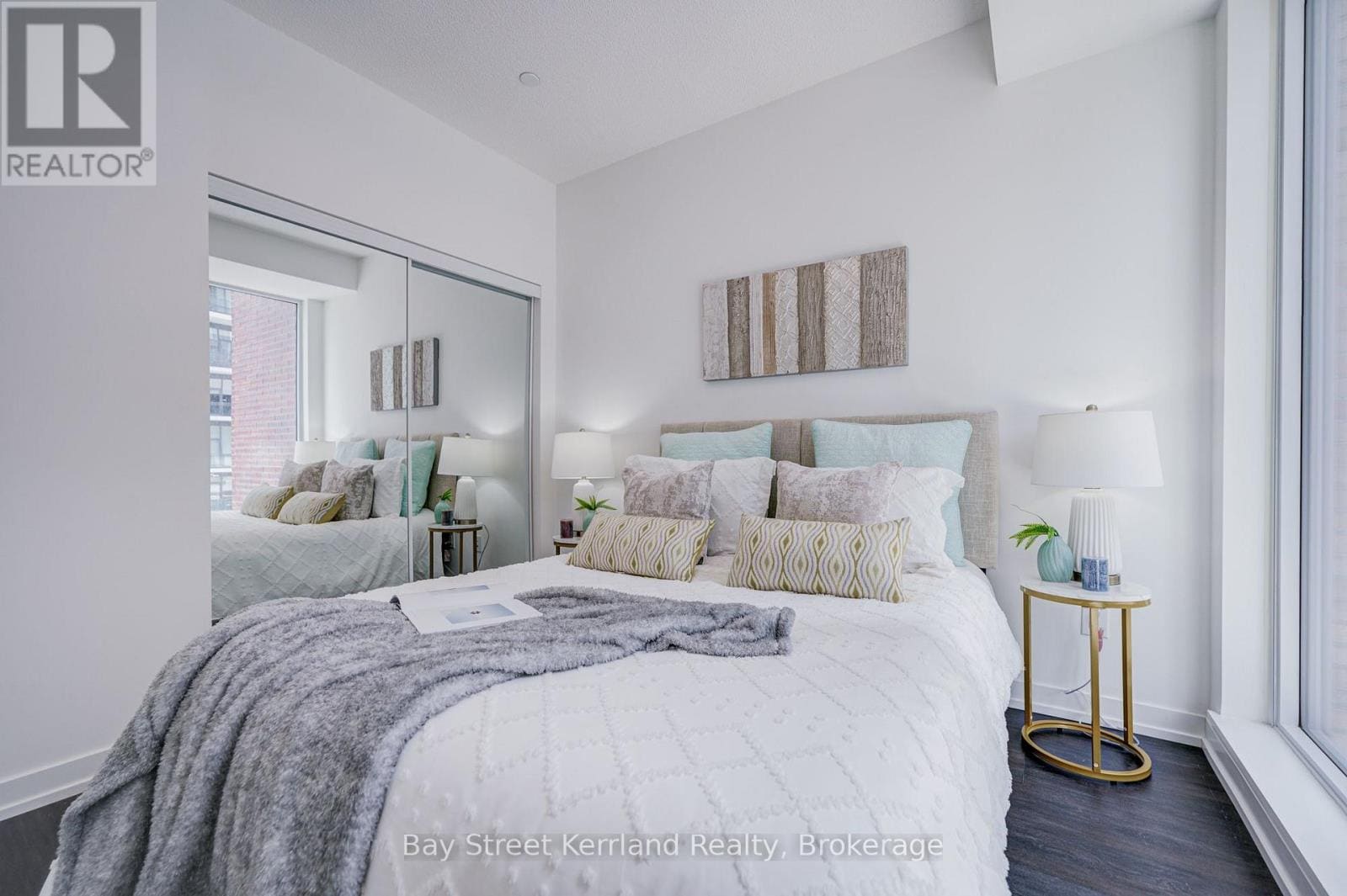4065 Confederation Parkway #402