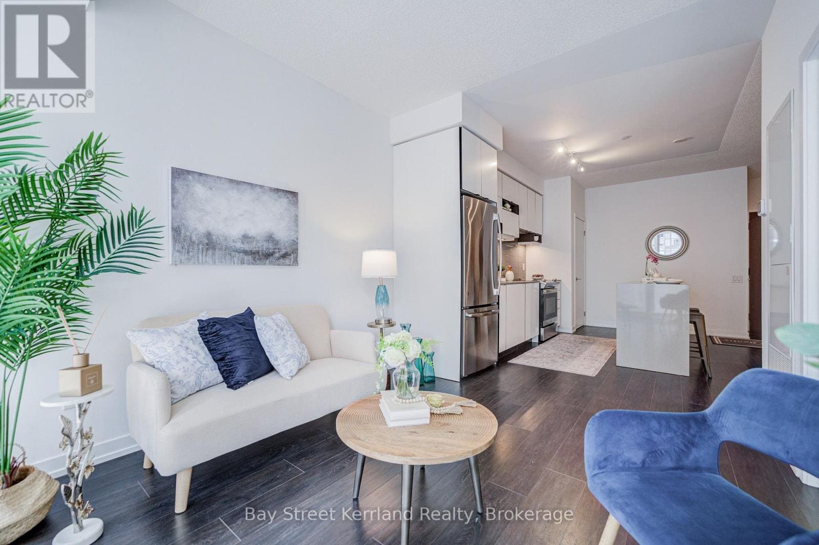 4065 Confederation Parkway #402