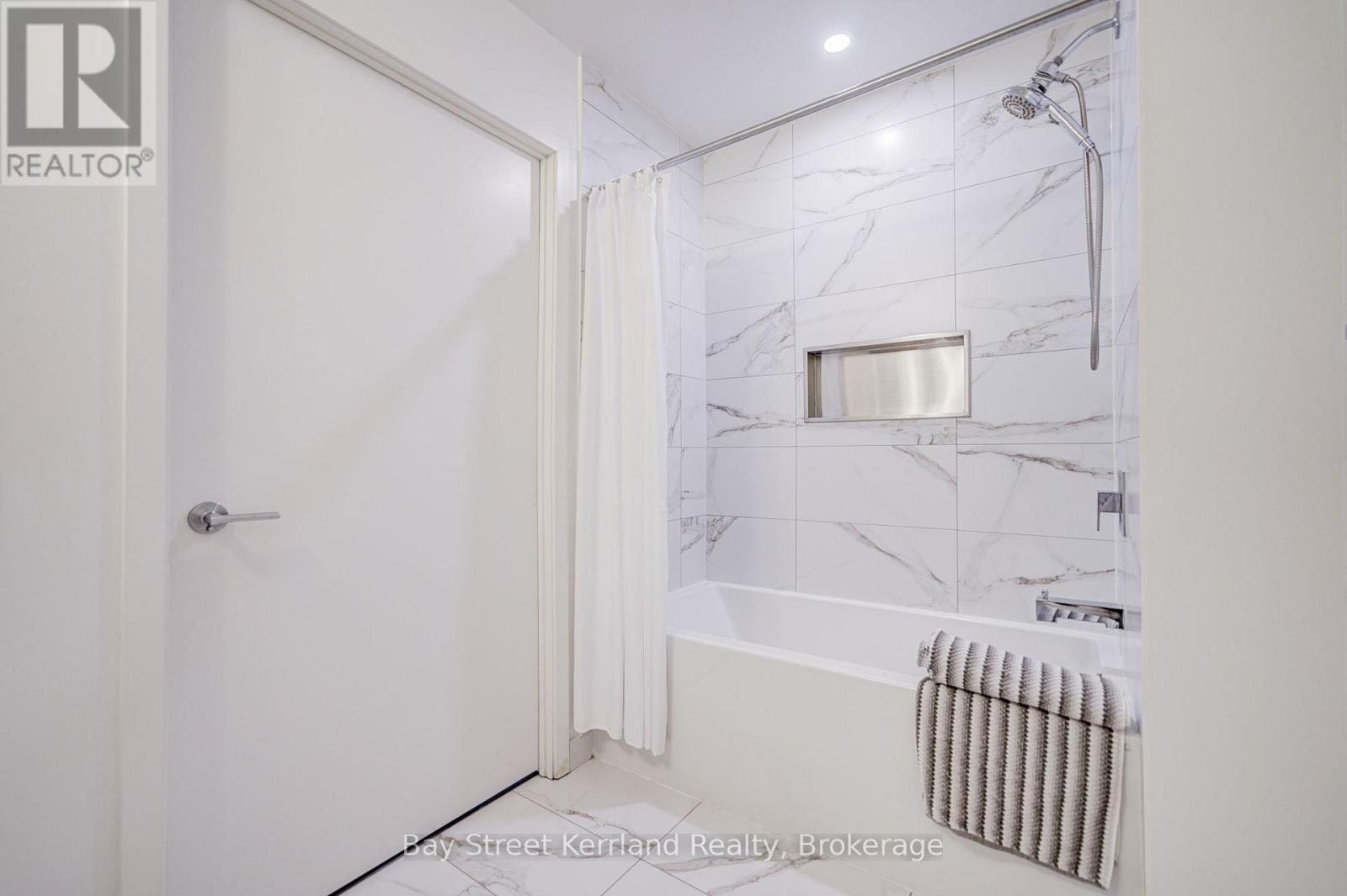 4065 Confederation Parkway #402