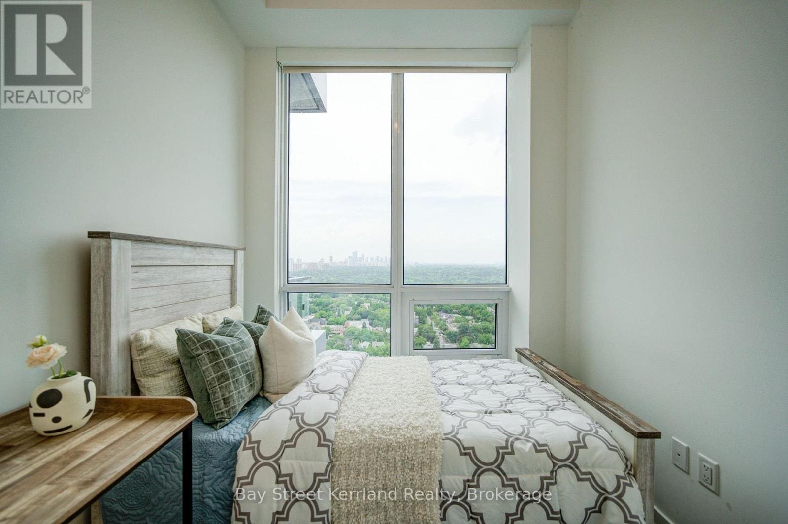 395 Bloor St E #2808