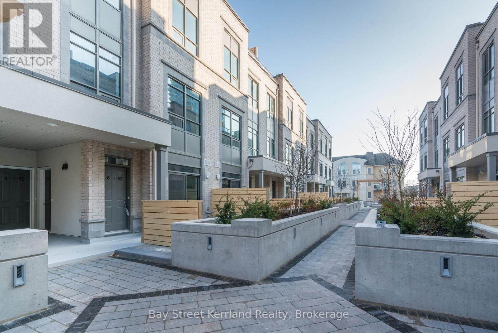 52 Holmes Ave W #5