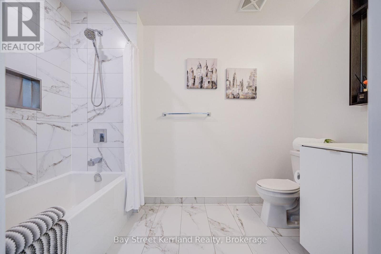 4065 Confederation Parkway #402