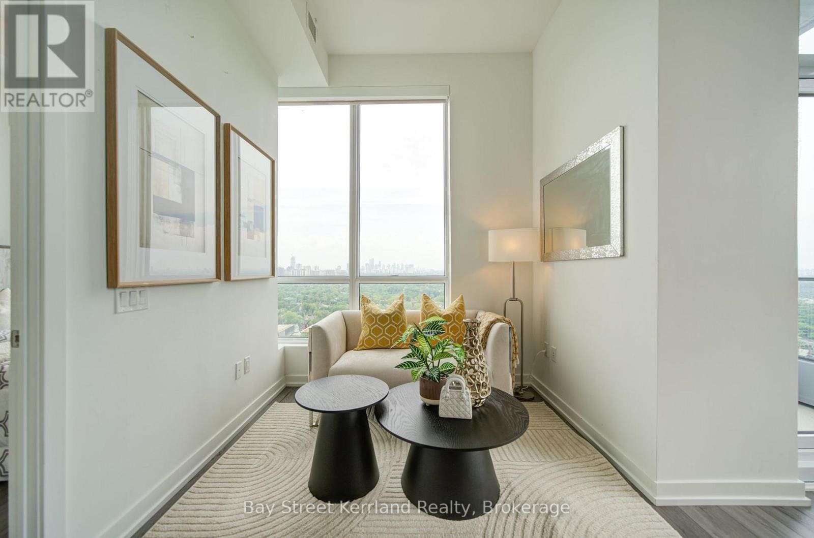 395 Bloor St E #2808