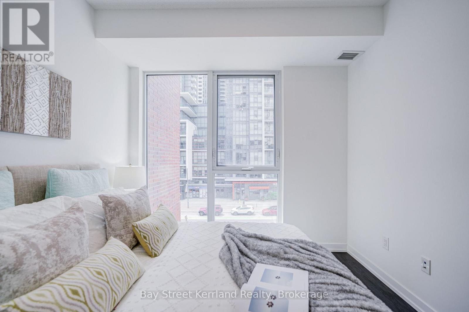 4065 Confederation Parkway #402