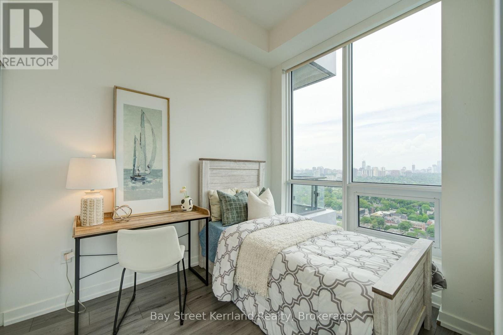 395 Bloor St E #2808
